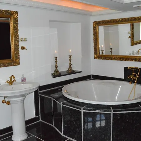 Hotel Skrøbelev Gods Manor House Rudkøbing