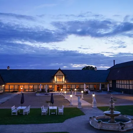 Skrøbelev Gods Manor House 4*