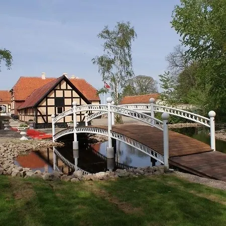 Hotel Skrøbelev Gods Manor House 4*