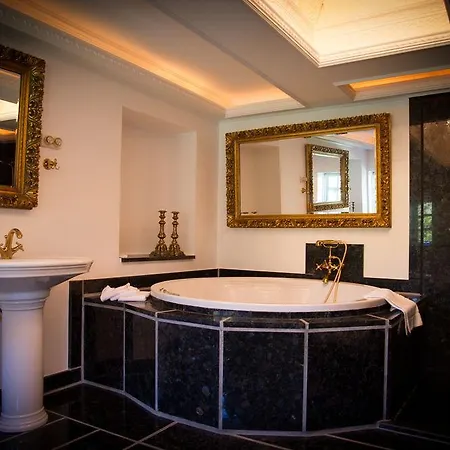 Skrøbelev Gods Manor House Hotel 4*