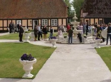 Hotel Skrøbelev Gods Manor House Rudkøbing