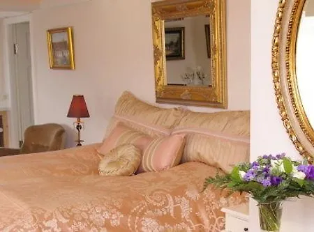 Skrobelev Gods Manor House Hotel