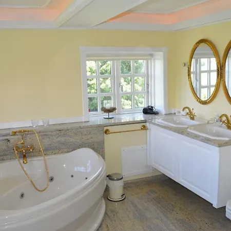 Hotel Skrøbelev Gods Manor House Rudkøbing