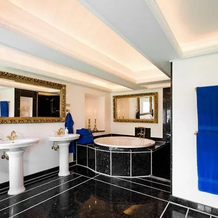 Hotel Skrøbelev Gods Manor House 4*