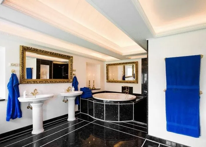 Hotel Skrøbelev Gods Manor House 4*